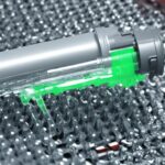 wyrzuca płyn chłodniczy przez odpowietrznik