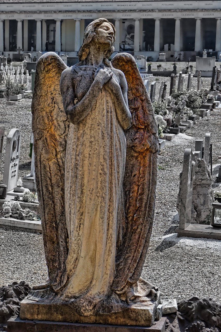 Granit – dlaczego to najlepszy materiał na pomnik?