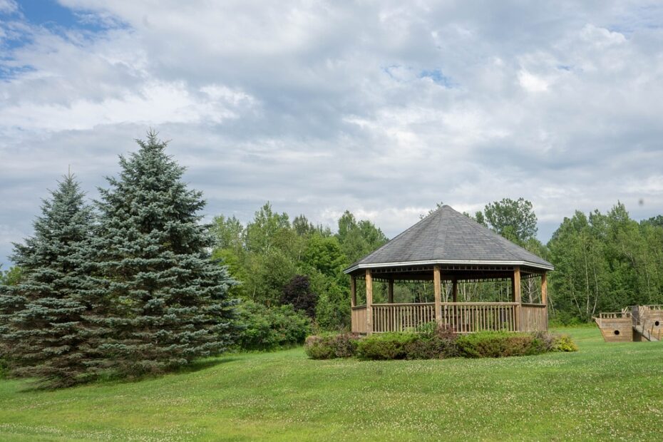 Altanki ogrodowe. Kiedy warto się na nie zdecydować?