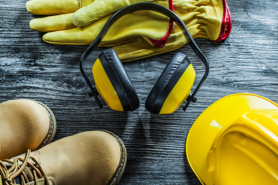 buty robocze i słuchawki