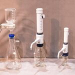 Kolba próżniowa w praktyce laboratoryjnej – do czego służy i jak ją prawidłowo stosować?